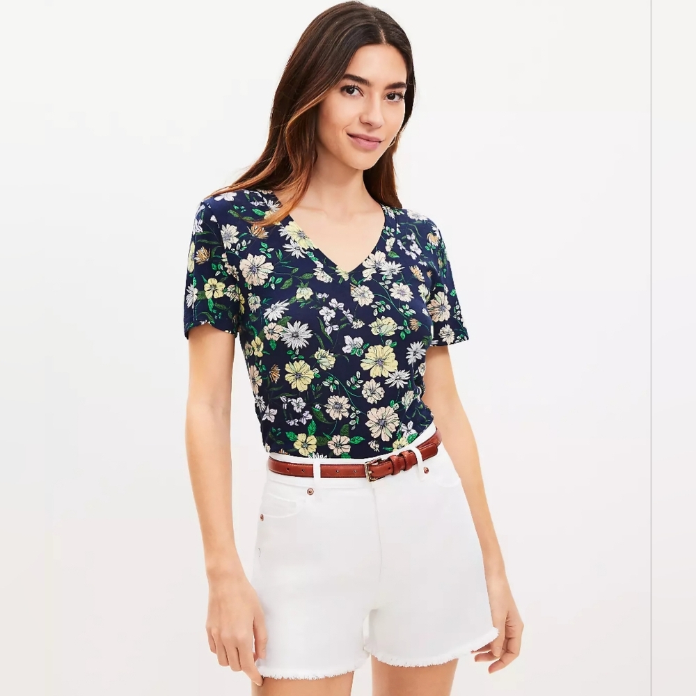 NWT‎ LOFT Women's Floral Everyday V-Neck Navy Top, Size S
